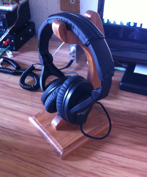 [Main Photo]With headphones.JPG