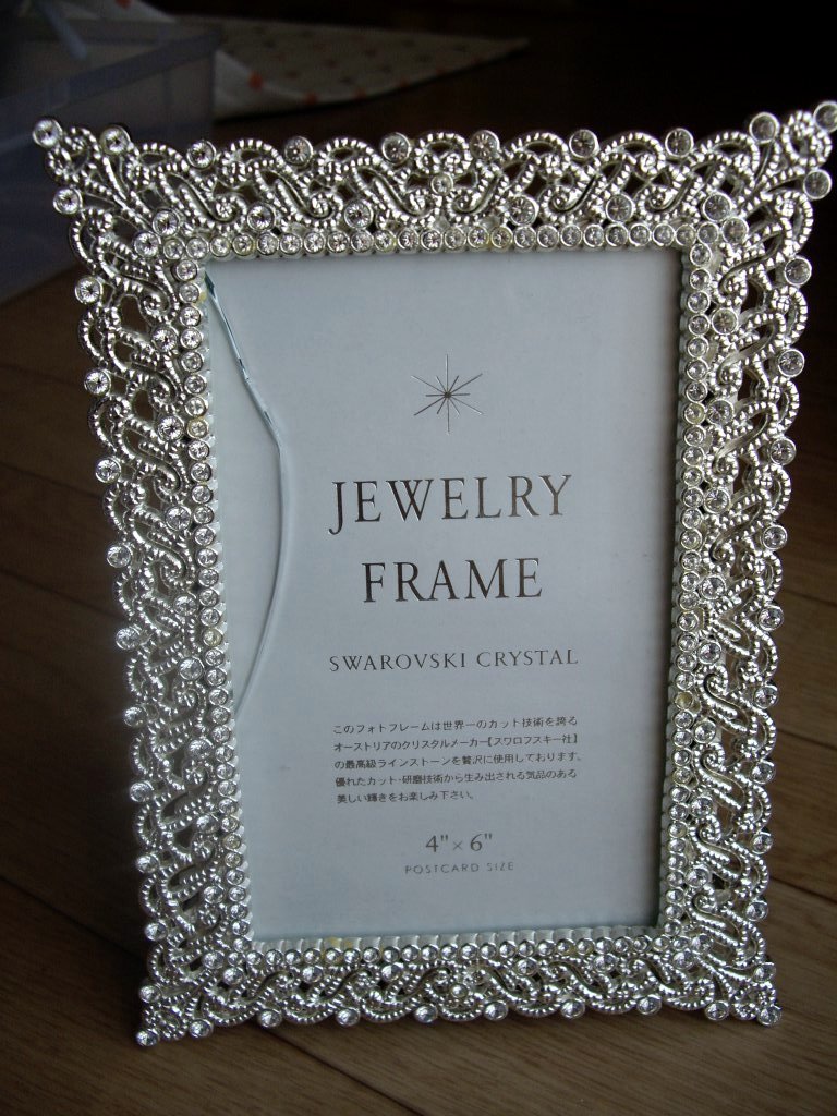 01. frame with cracked glass.JPG