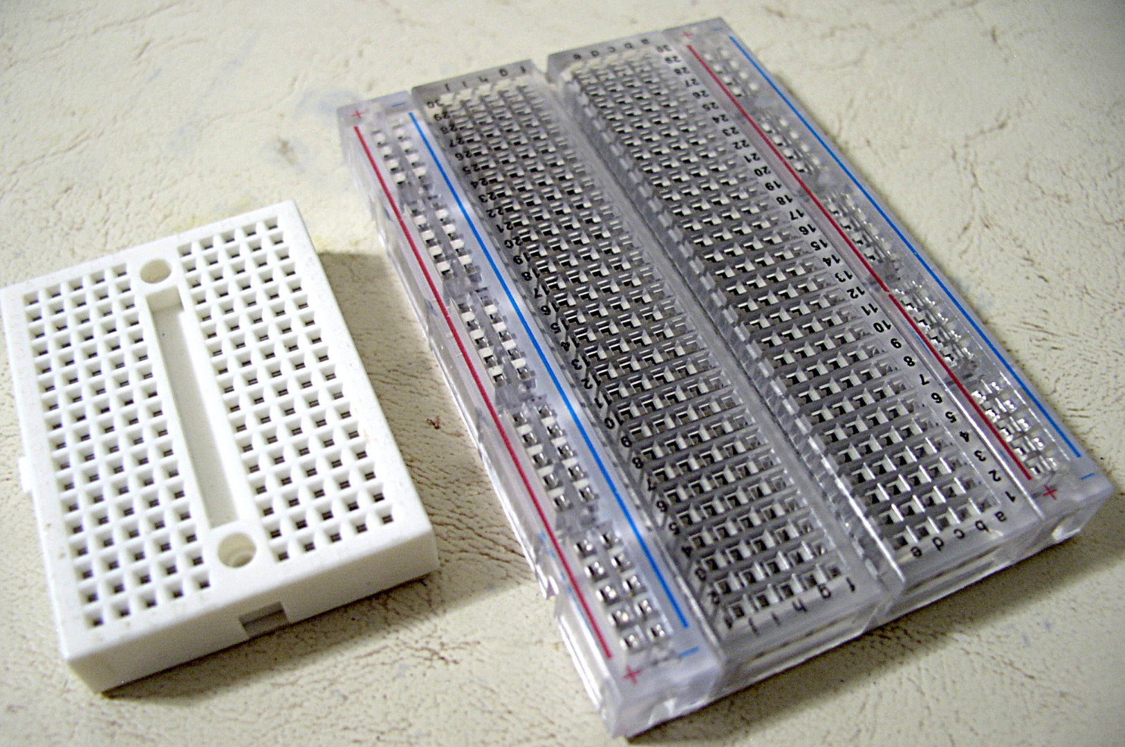 01.solderless-breadboards.jpg