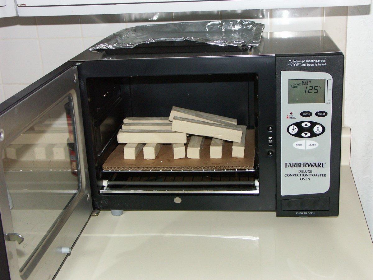 01_Oven Warming the Clay.JPG