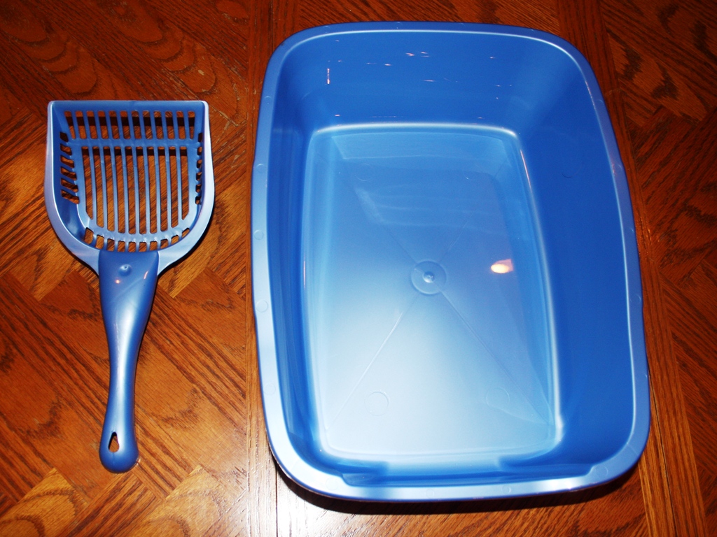 03.Litter_Box-and-scoop_6507.jpg