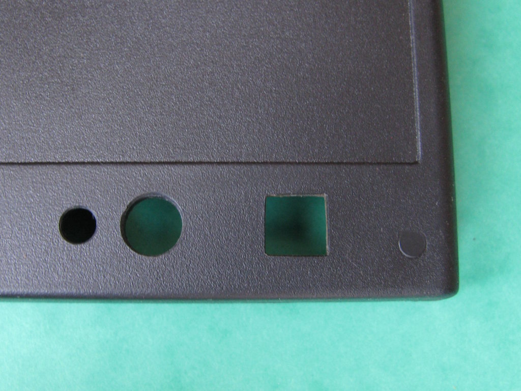 05_case_holes_front.jpg