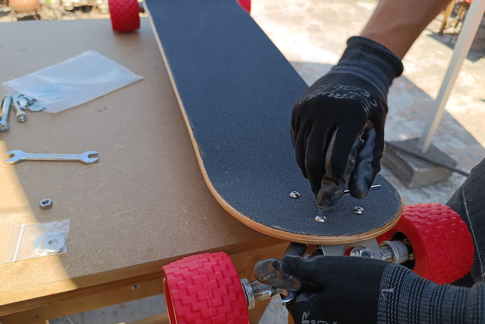 06_Instructables_Longboard_CraftyAmigo.png