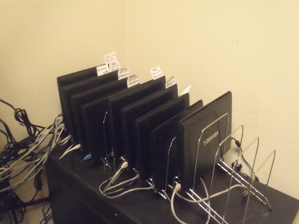 07.Store_More_Laptops_0235.jpg