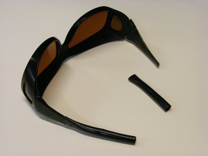 090207 Sunglasses one arm 1.jpg