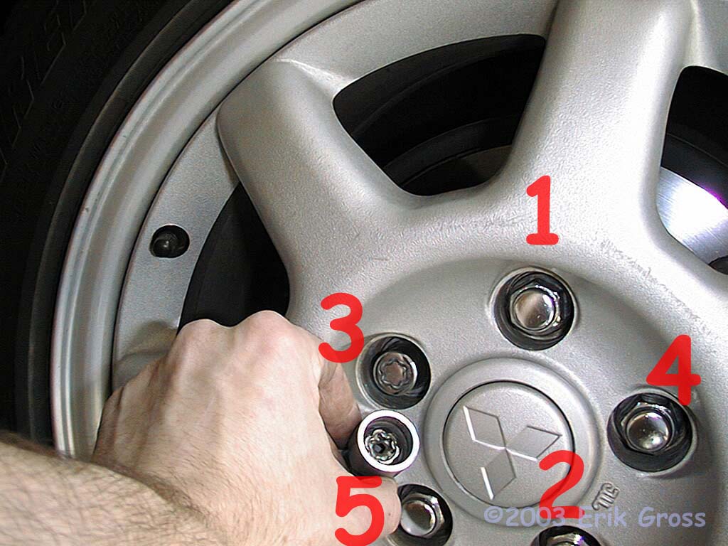 09a-TightenLugNuts.jpg