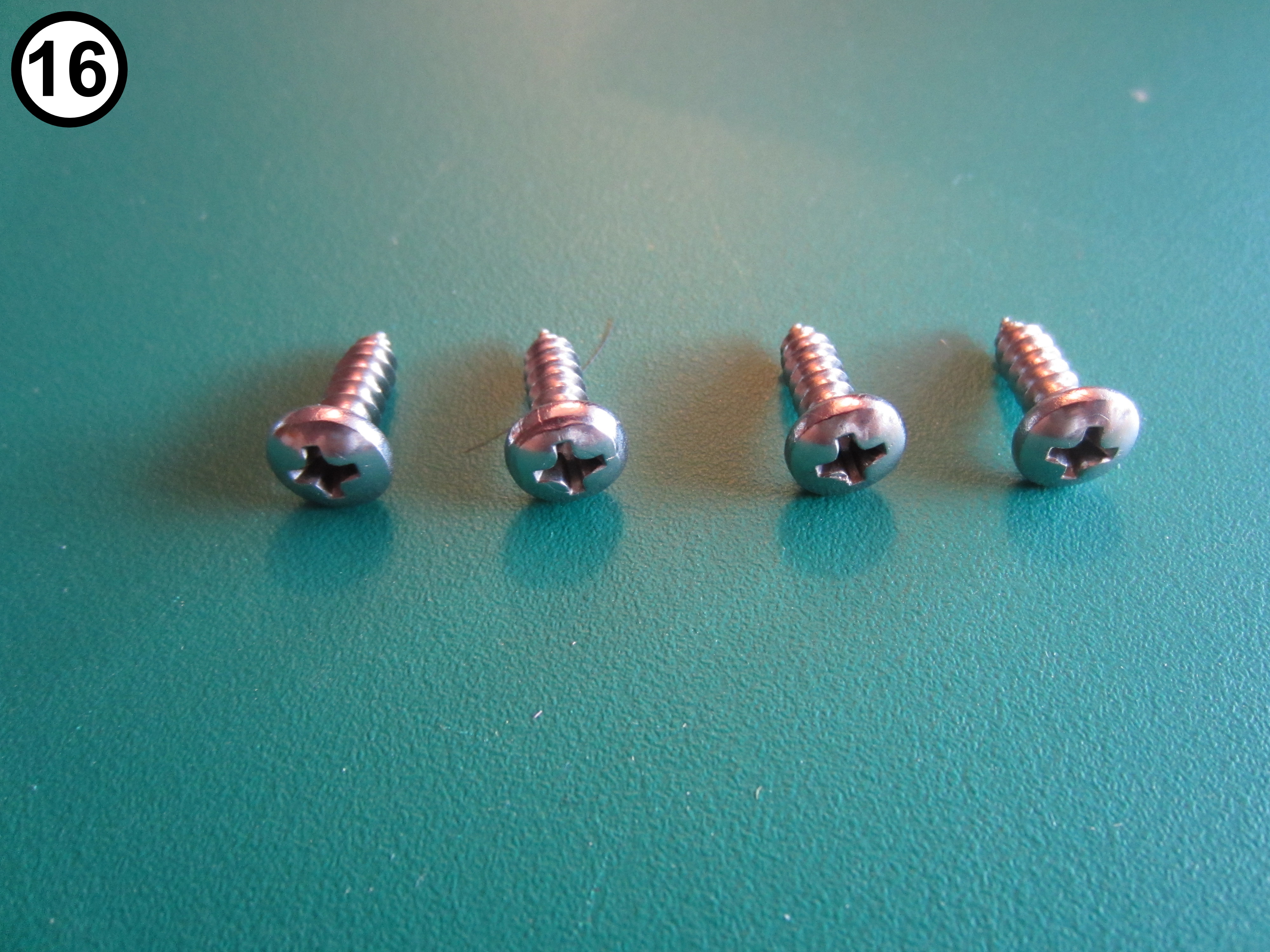 1 - 16 - Case - Screws for handles.JPG