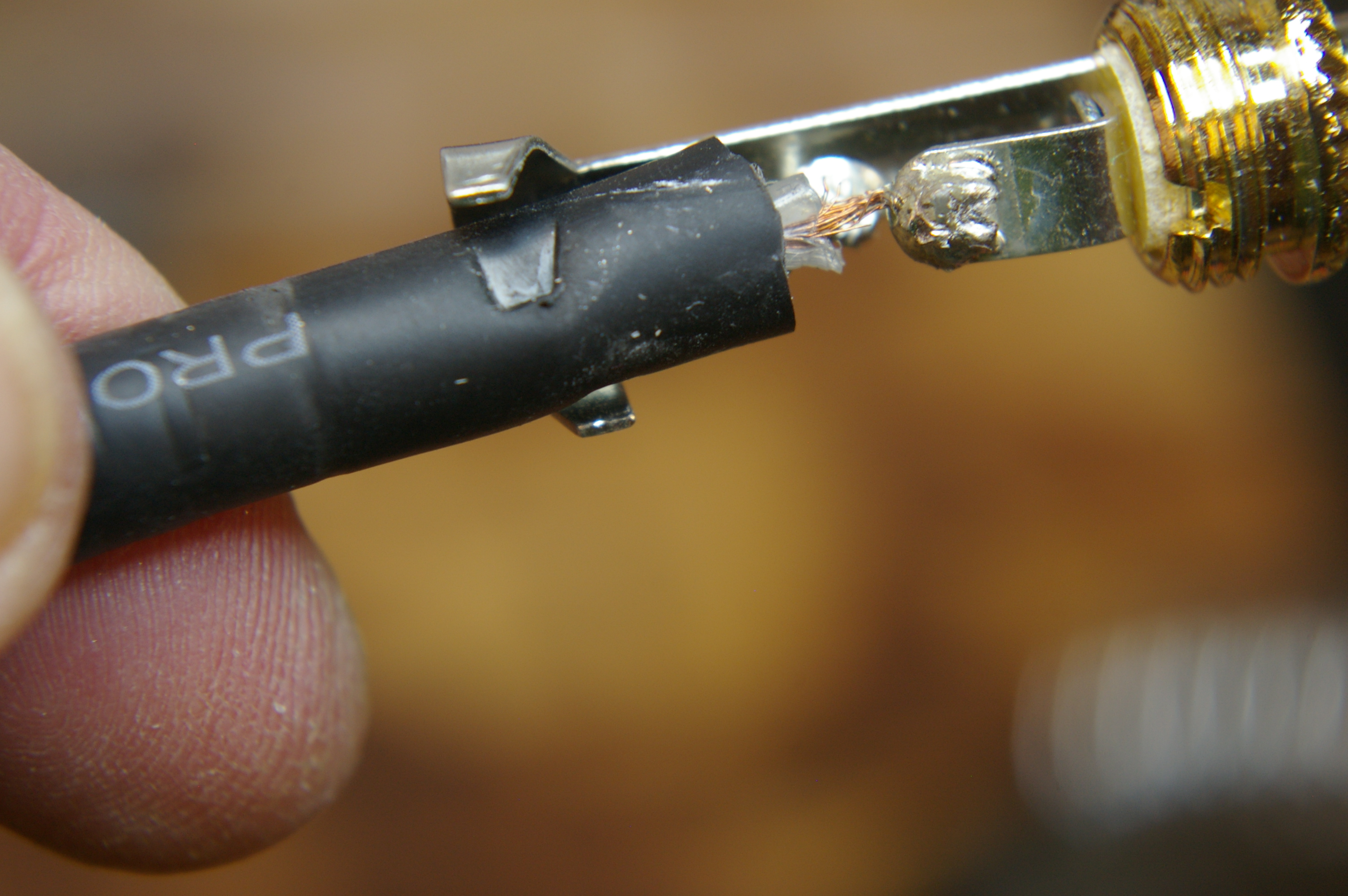 1 Broken Cable - 002 Loosen wire clamp.jpg