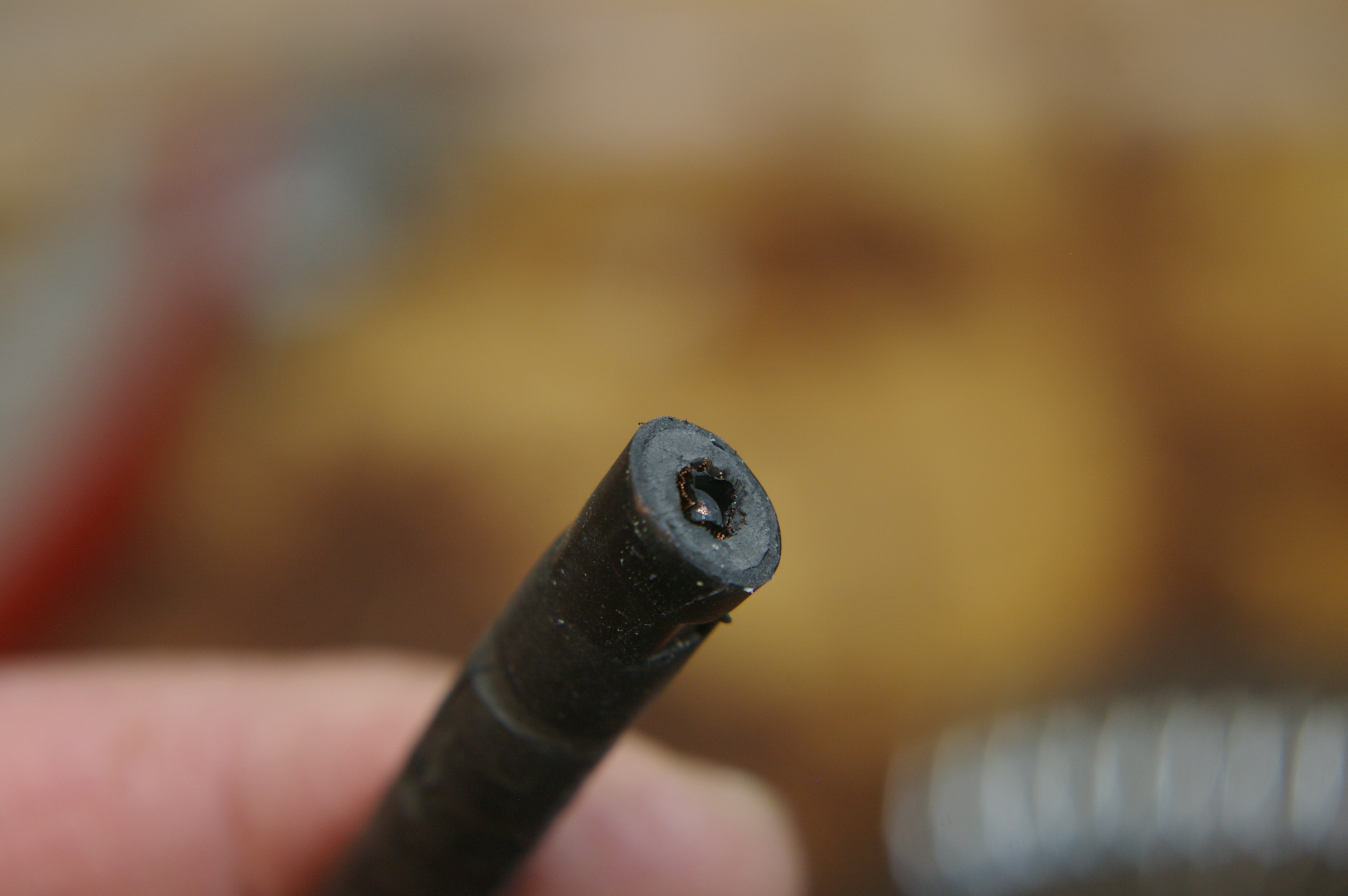 1 Broken Cable - 07 Clean cut on cable end.jpg