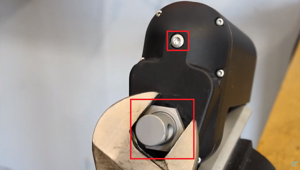 1 How to Rotate the Mounting Hole for our Linear Actuator 1.png