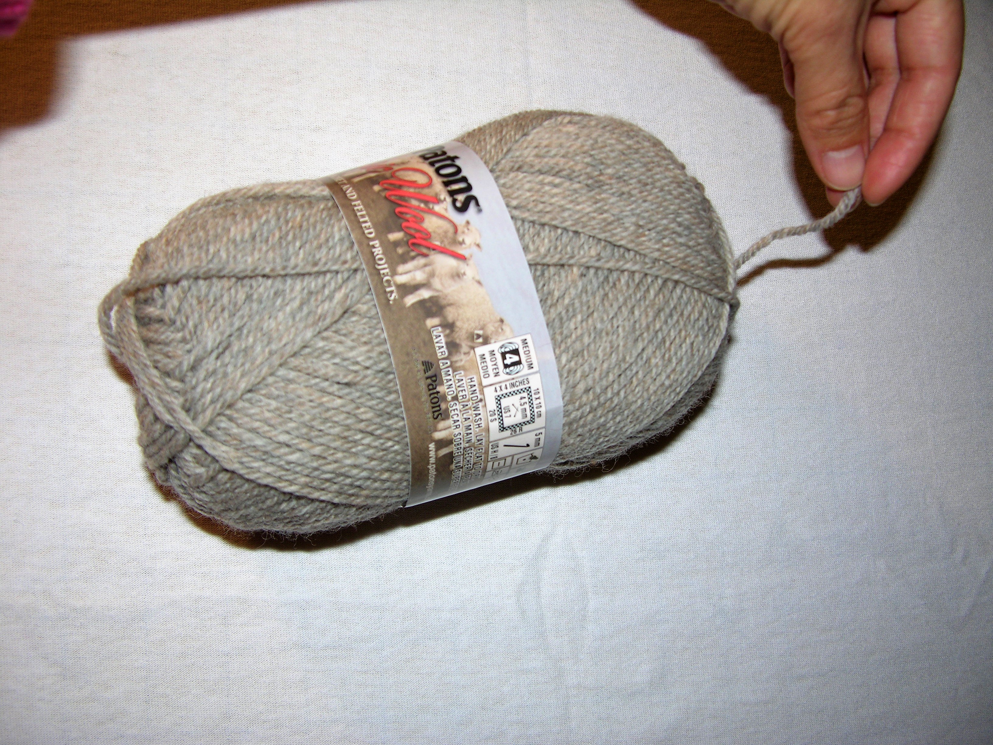 1 yarn end in the center whole of skein.JPG