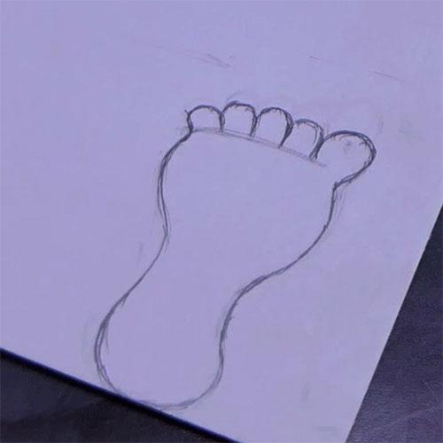 1-Draw-Feet-Shape-on-a-Cardboard-WellnessZing.jpg