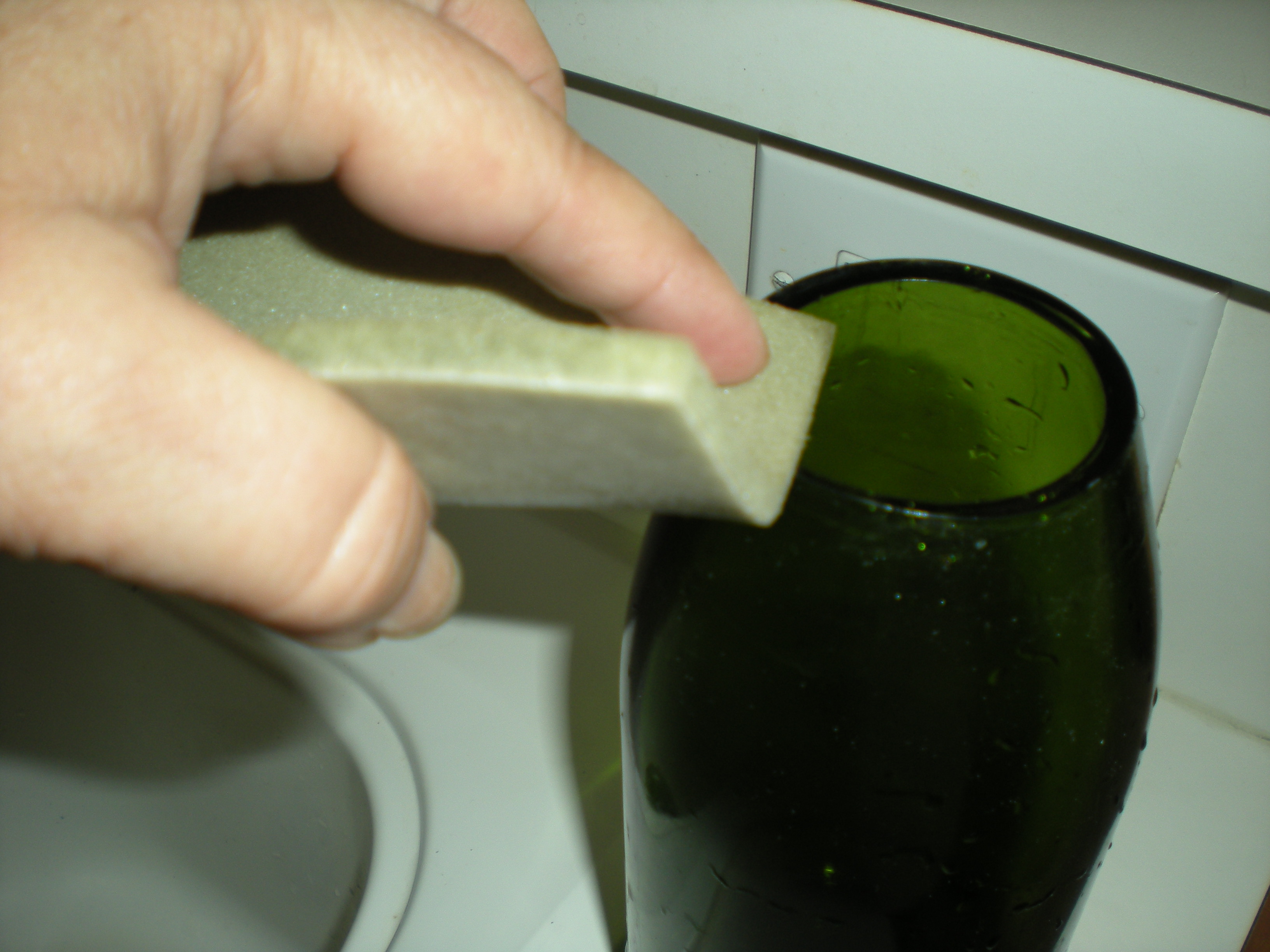 10 Wet Sanding the Bottle cutted.JPG