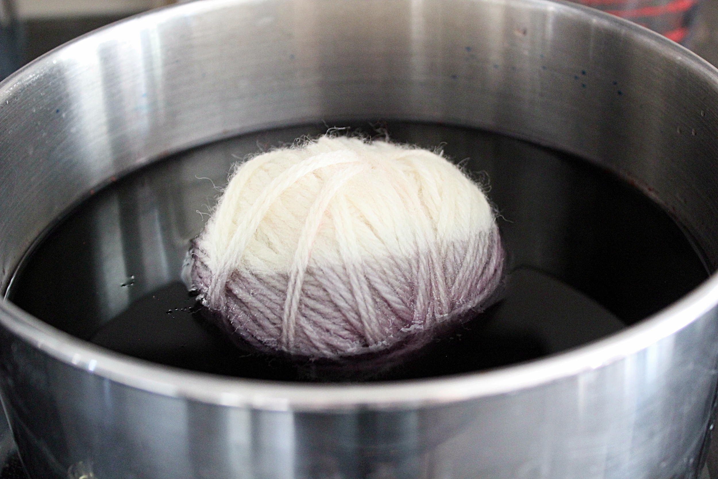 101116 how to dye your own ombre gradient yarn.jpg