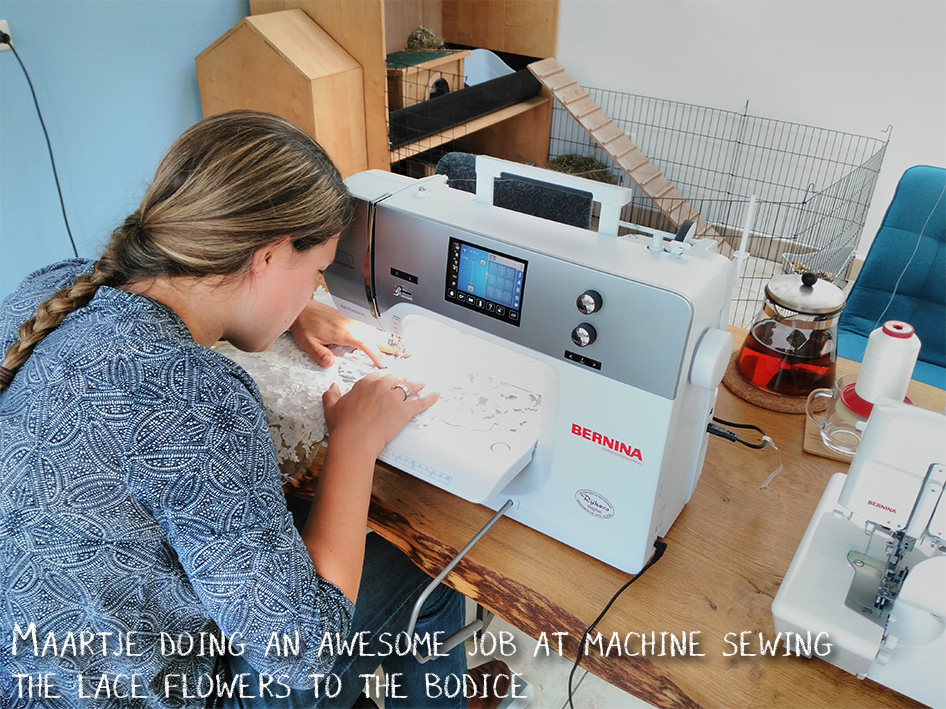 10_maartje_sewing.jpg