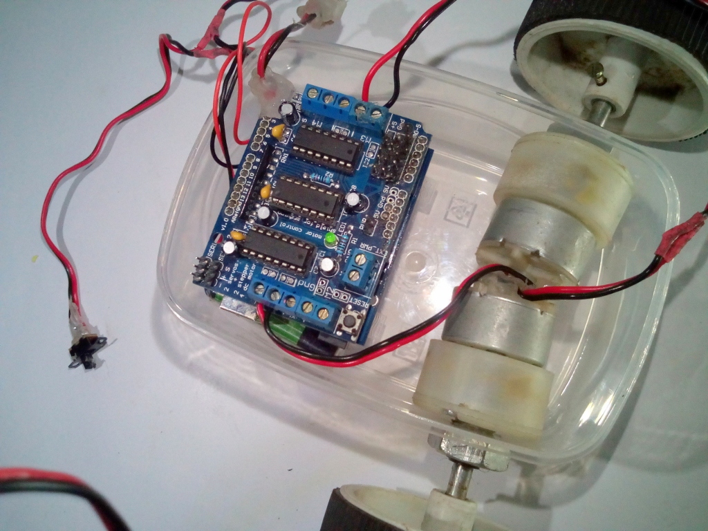 11-Place the arduino and motor sheild above the battery.jpg