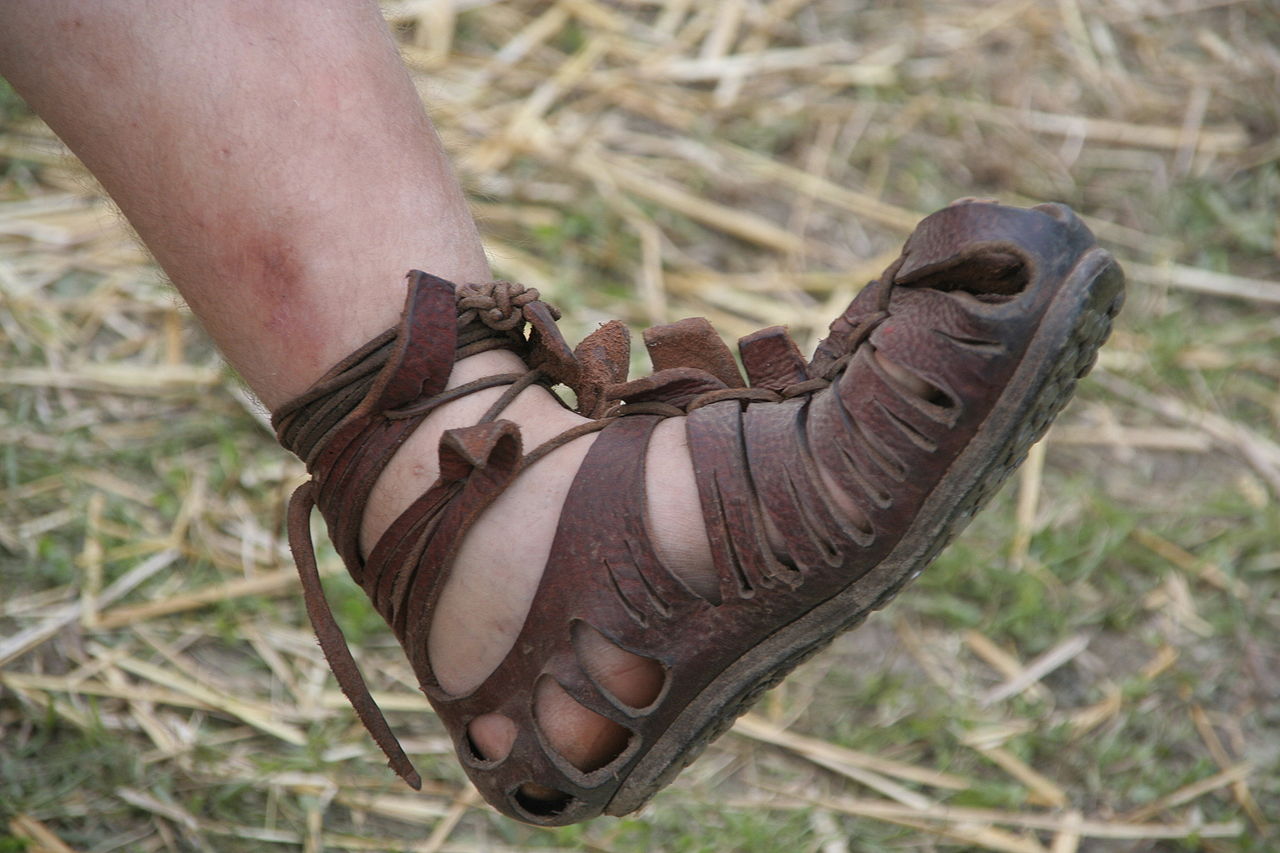 1280px-Caligae_from_side.jpg