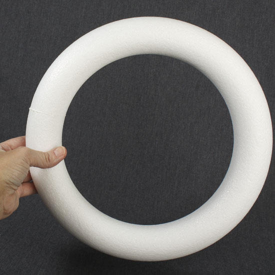 12_full_round_extruded_styrofoam_wreath.jpg