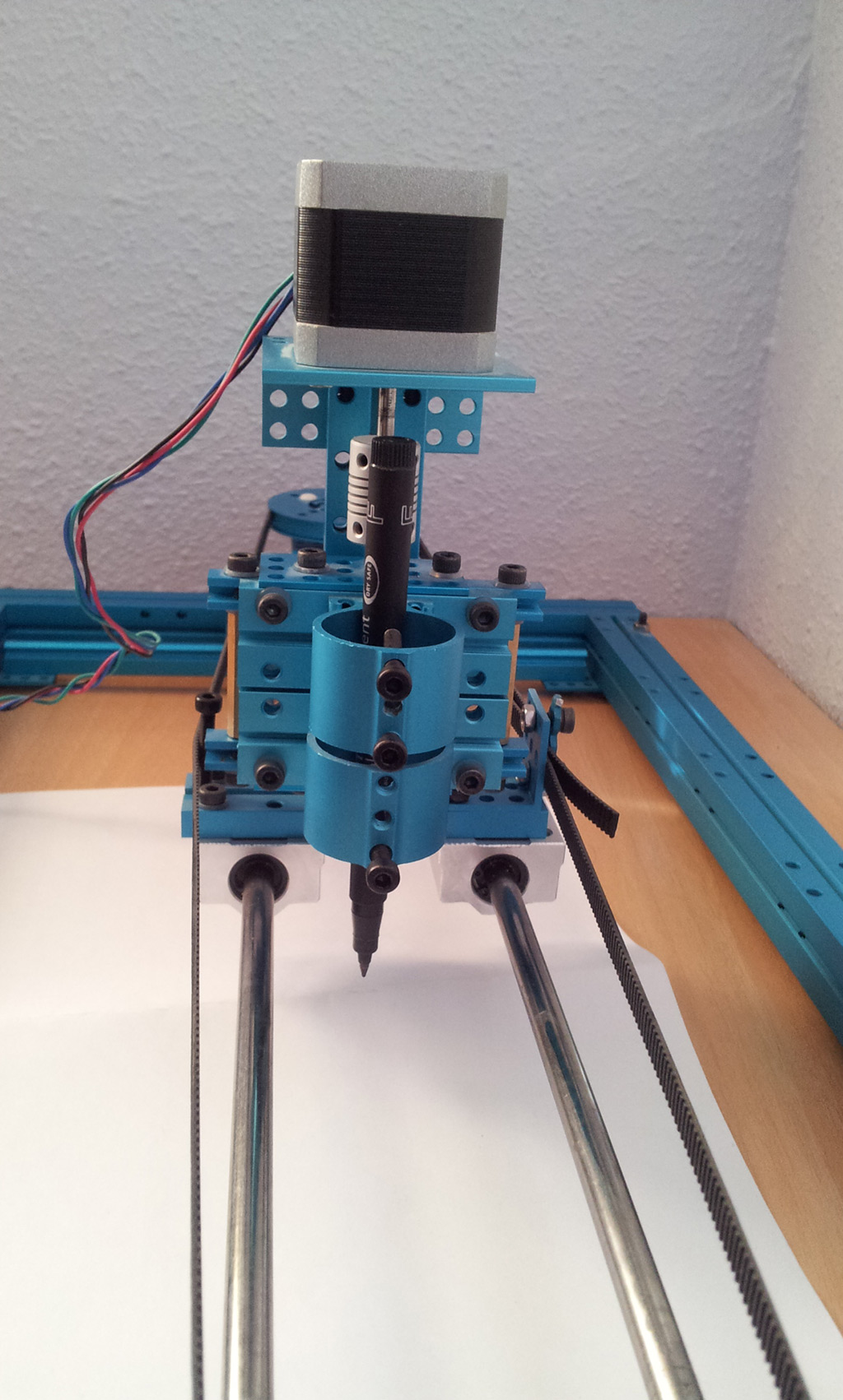 13-robot-plotter-makeblock-eje-vertical.jpg