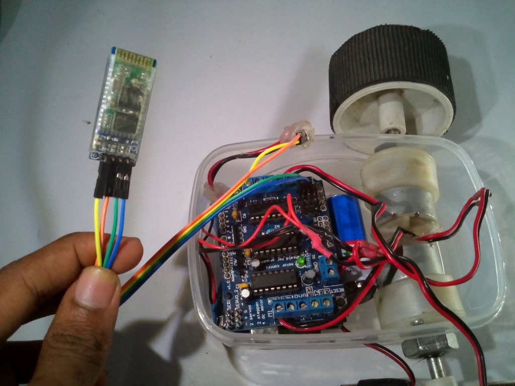 18-Connect the hc-05 bluetooth shield to arduino (1024x768).jpg