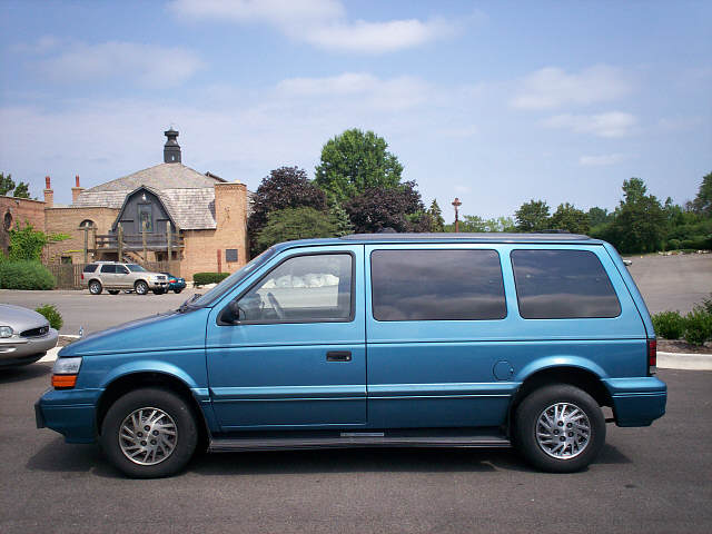 1995_dodge_caravan-pic-25413.jpg