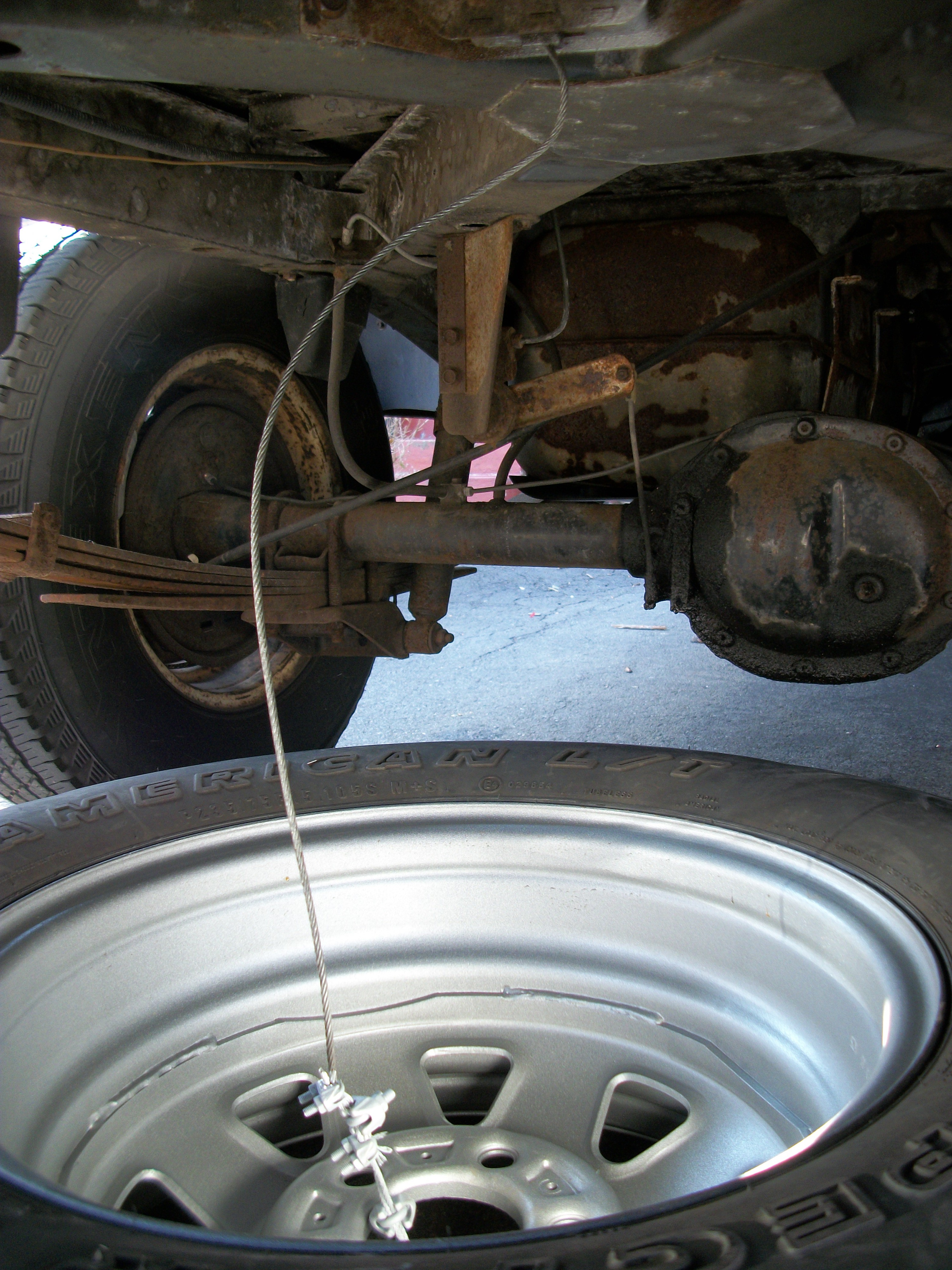 1Q position tire under truck,centered under housing..JPG