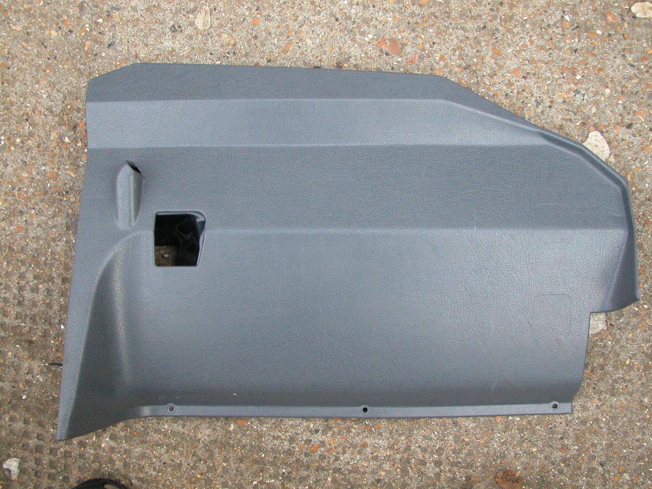 2010-01-28 DSCN0037 Volvo 850 1994 GLT 2.5 AUTO console base cover removed instructablespic.JPG