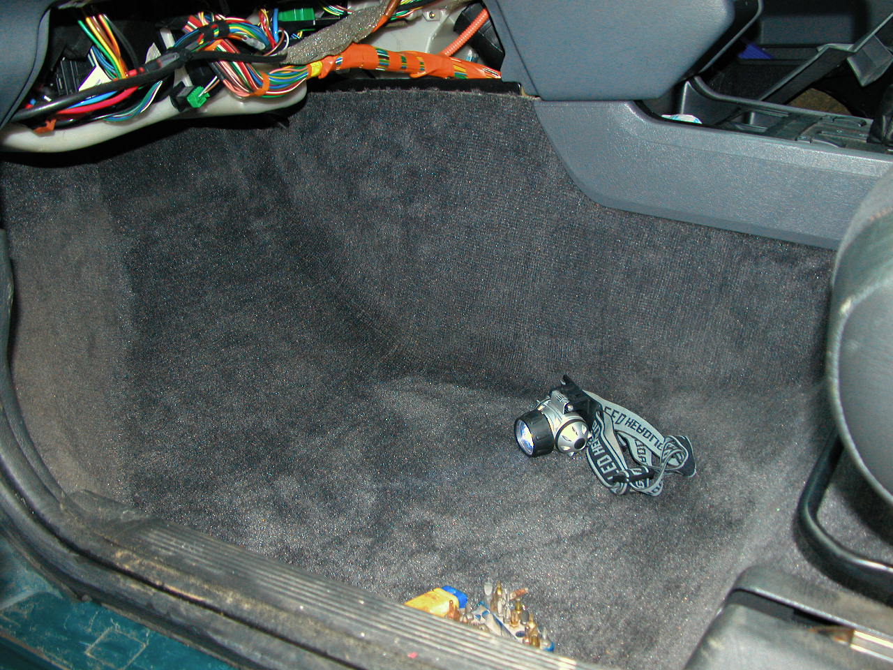 2010-01-28 DSCN0042 Volvo 850 1994 GLT 2.5 AUTO passenger footwell prep instructablespic.JPG