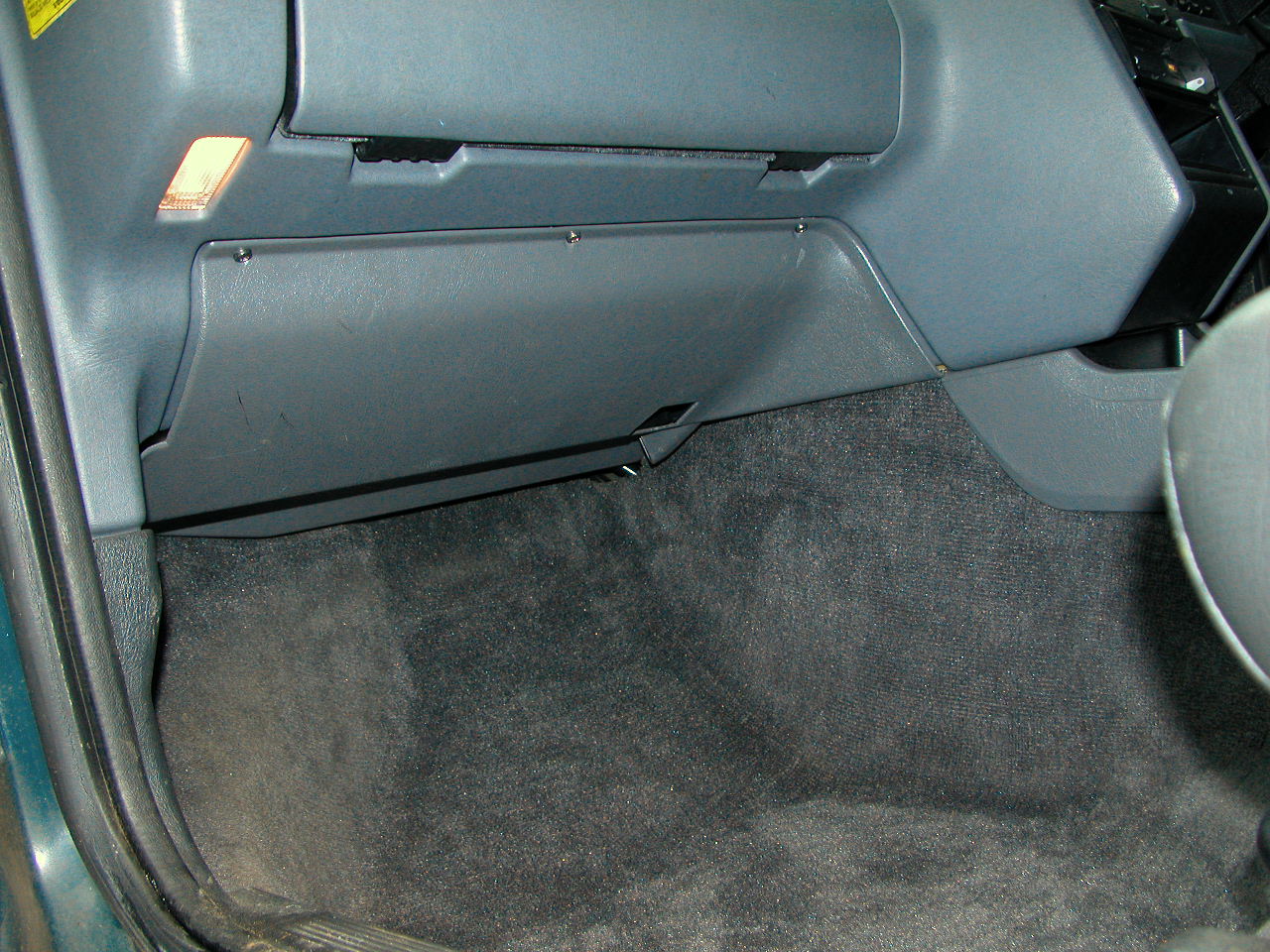 2010-01-28 DSCN0044 Volvo 850 1994 GLT 2.5 AUTO passenger footwell prep instructablespic.JPG