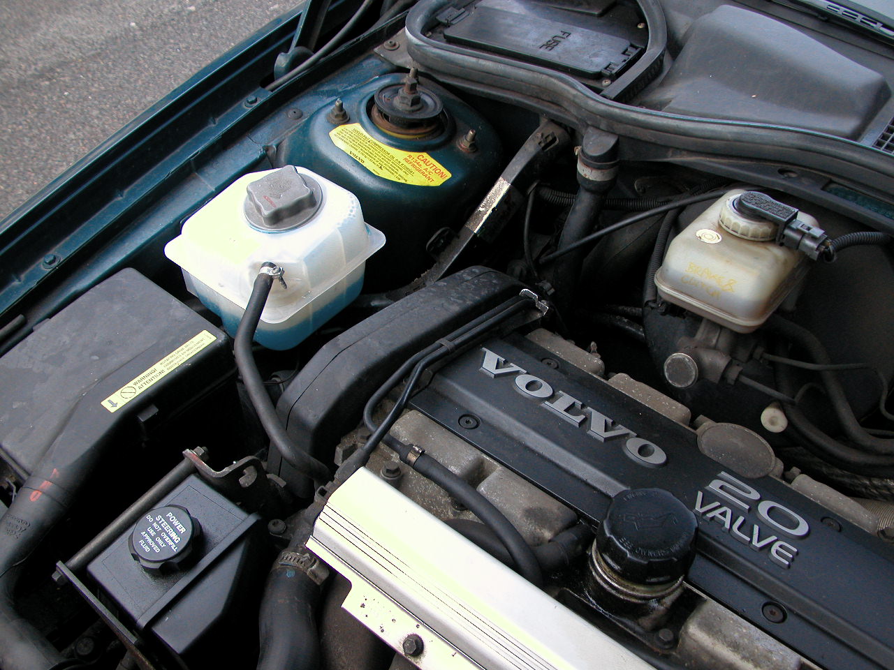 2010-01-28 DSCN0053 Volvo 850 1994 GLT 2.5 AUTO engine instructablespic.JPG