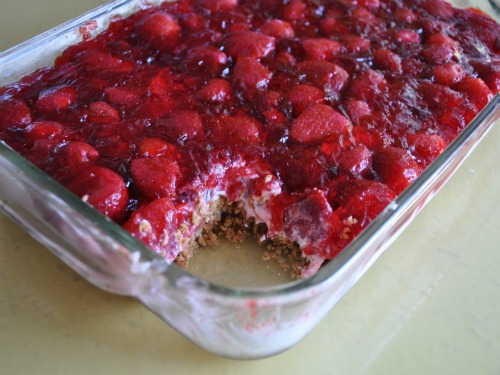 20110726-163150-strawberry-pretzel-salad-interior.jpg