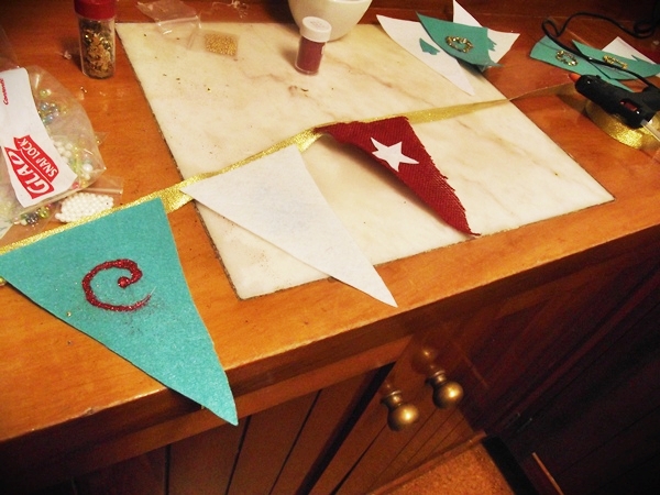 2011_1220christmasbunting0003.JPG