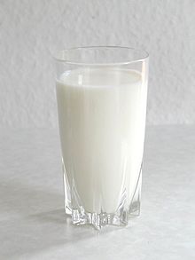 220px-Milk_glass.jpg