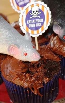 3 halloween rat cupcakes.JPG