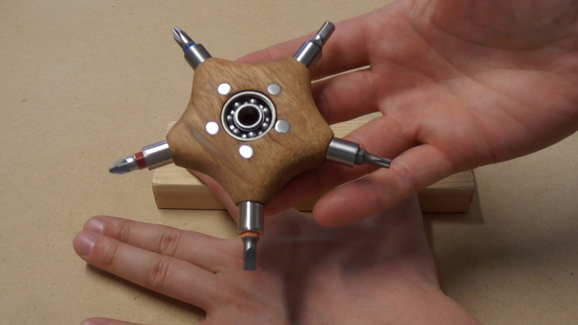 3-IN-ONE Fidget Spinner - Shuriken, Slingshot, Multi-Bit Screwdriver (58).jpg