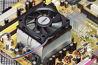 330px-AMD_heatsink_and_fan.jpg