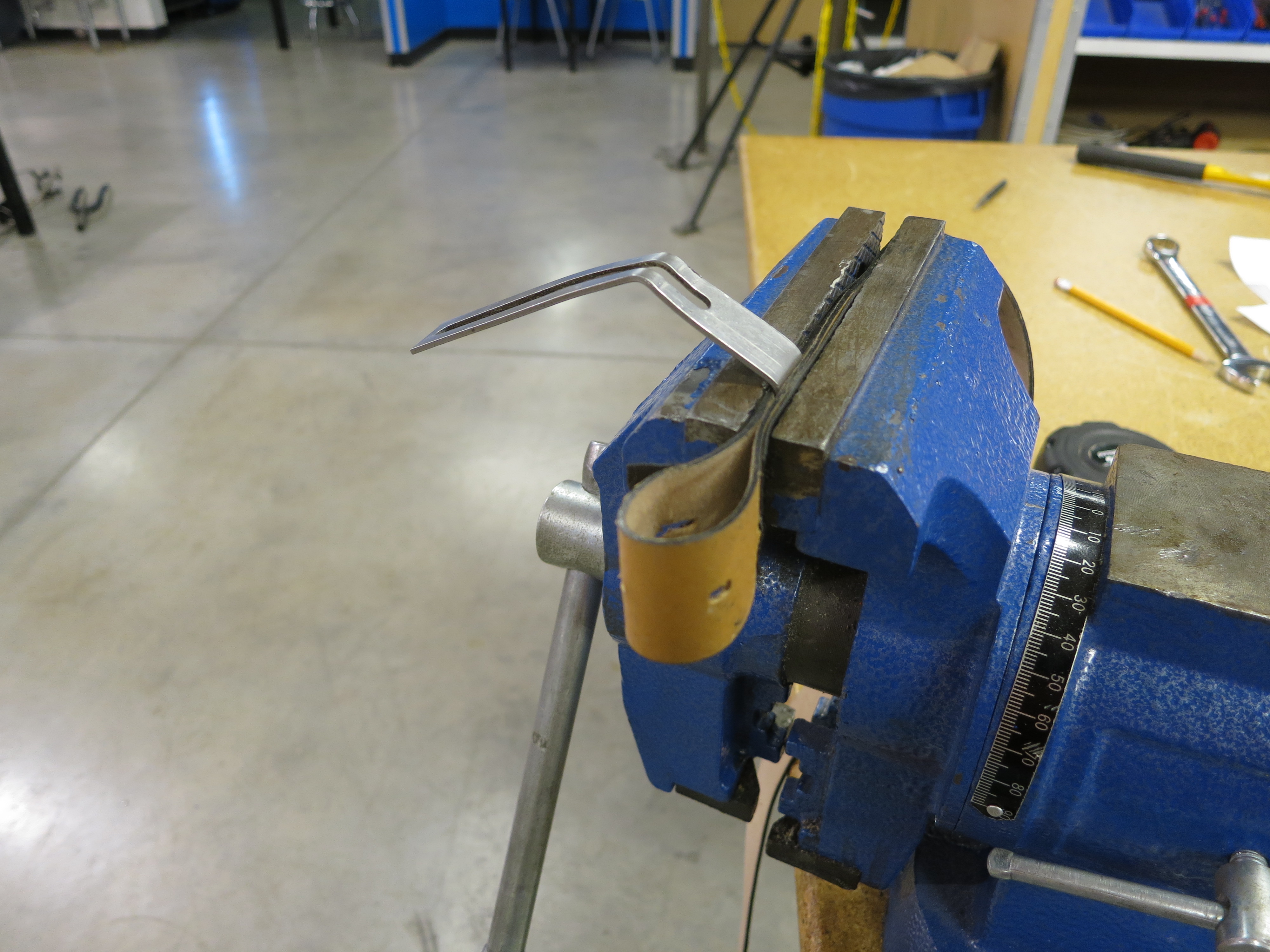 4_Bending the rack Top Bracket to fit with a leather belt in the bench vice jaws..JPG