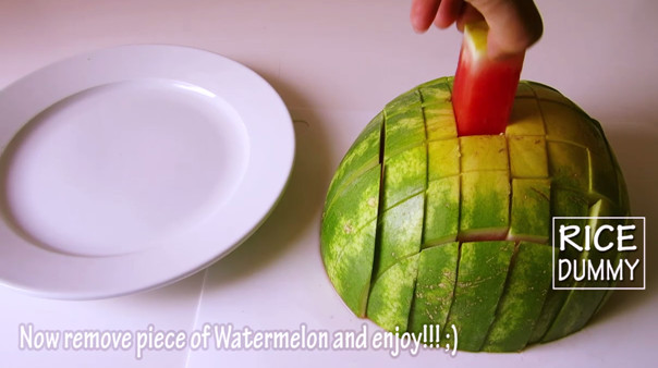 5-1_watermelon_easy_slice.jpg