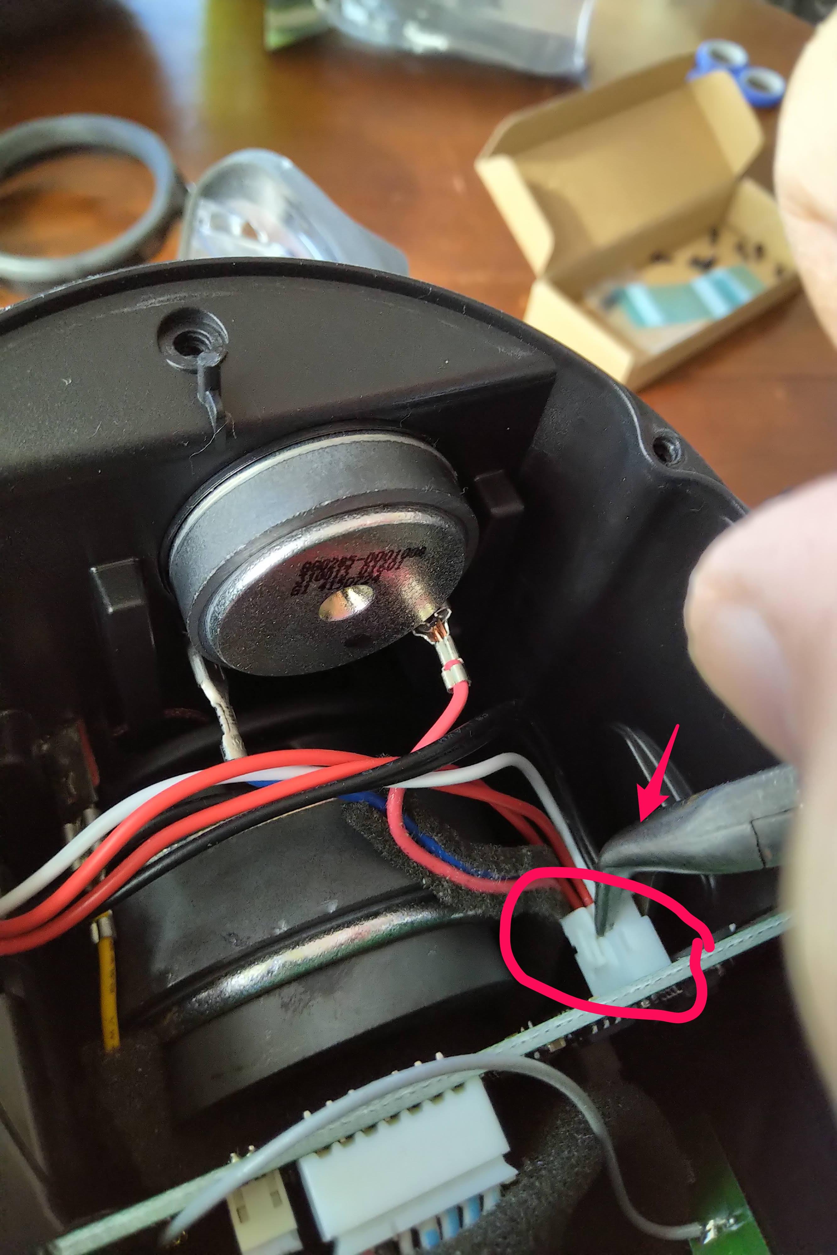 5-remove-battery-connector.jpg