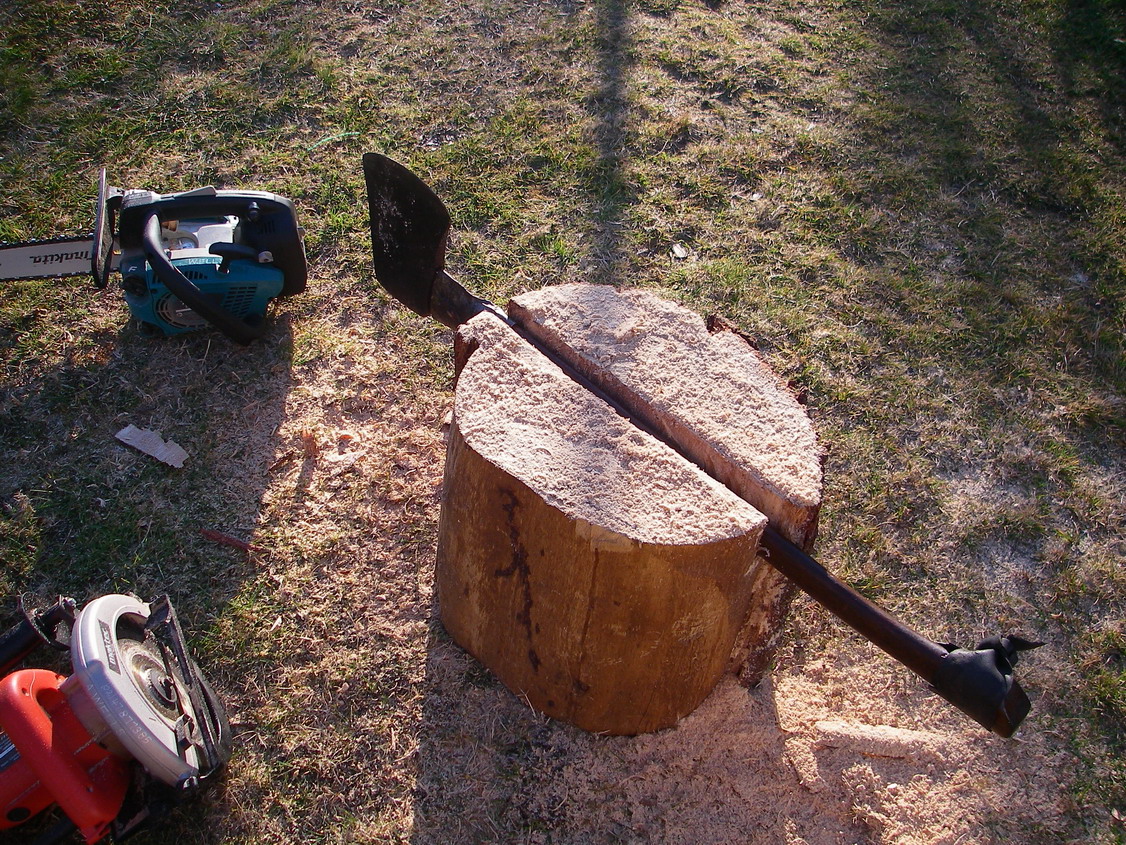 5a. axe positioned for splitting.jpg