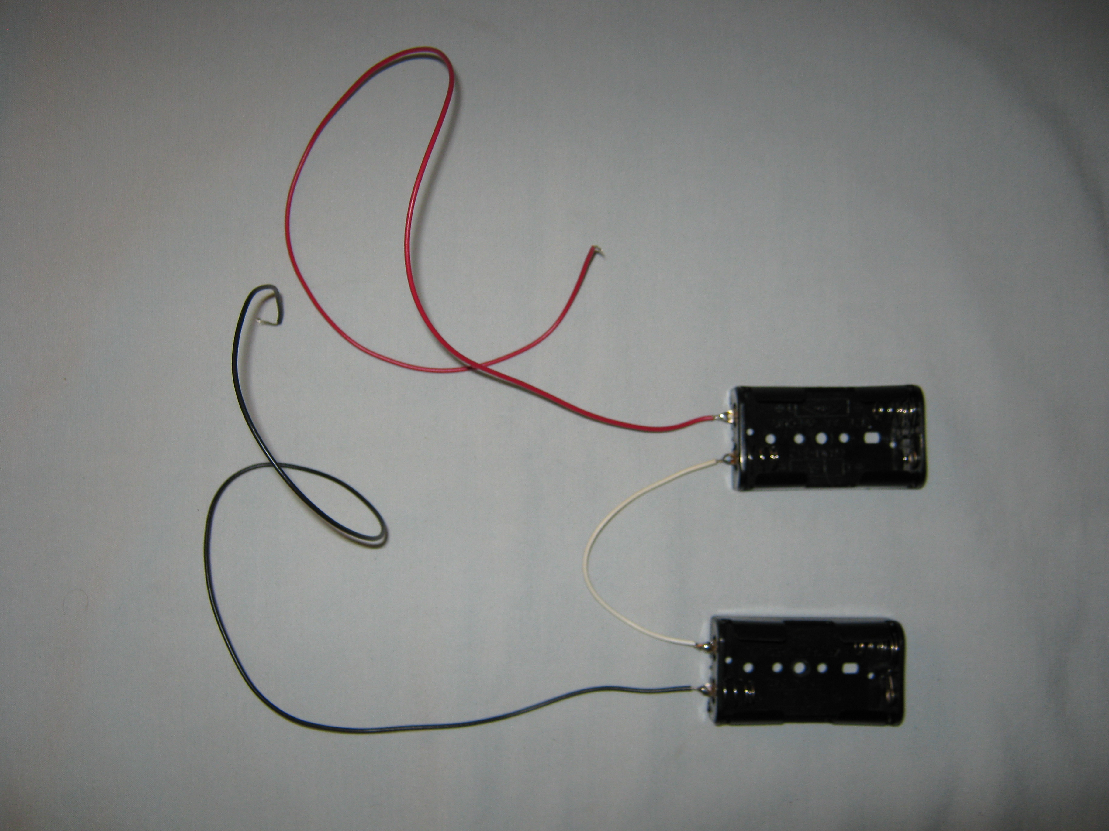 6 - 3 - Wire Battery Holders.JPG