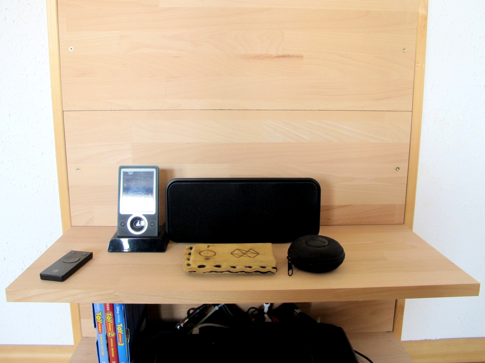 6_Shelf_center_speaker.JPG