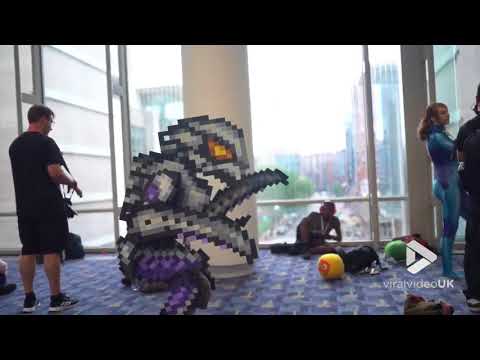 8 bit scroll cosplay || Viral Video UK