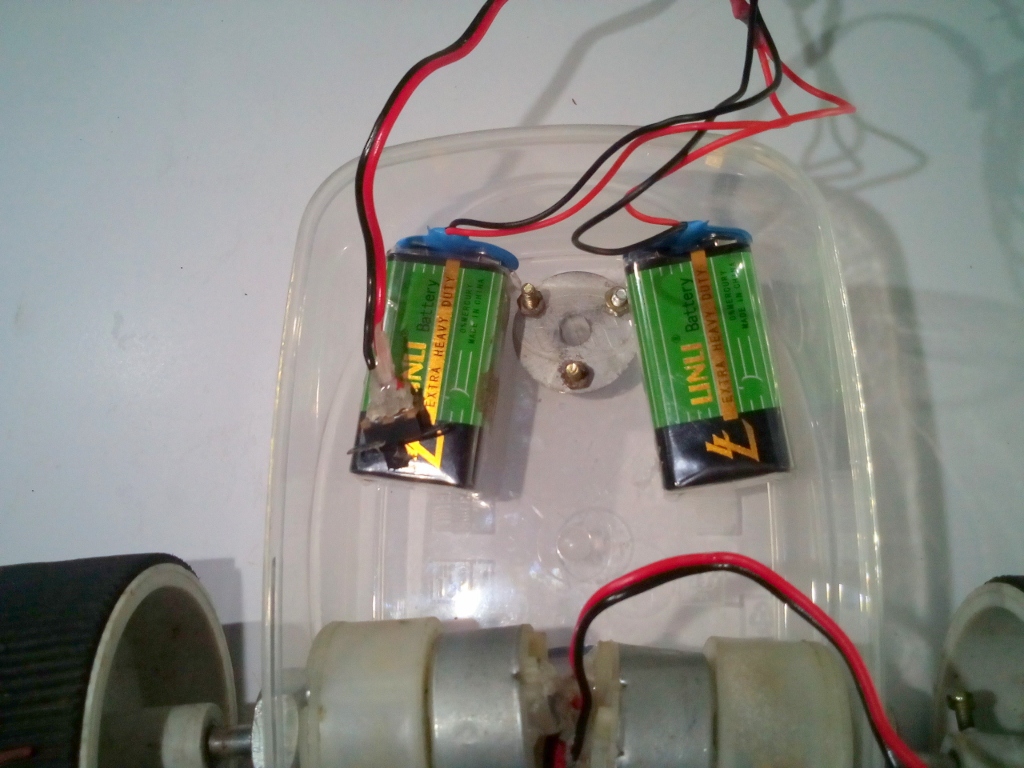 8-Place two 9volt battery inside the box (1024x768).jpg