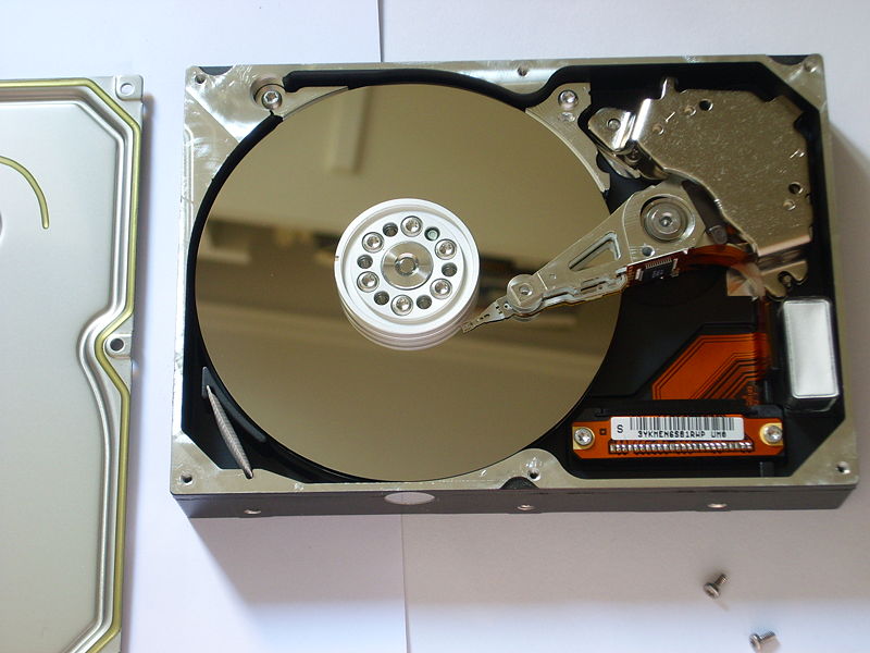 800px-Apertura_hard_disk_04.jpg