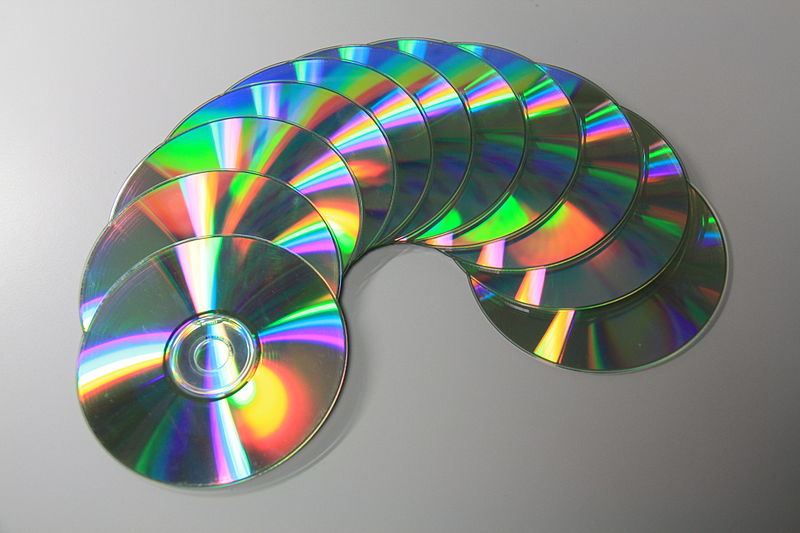 800px-CDs.JPG