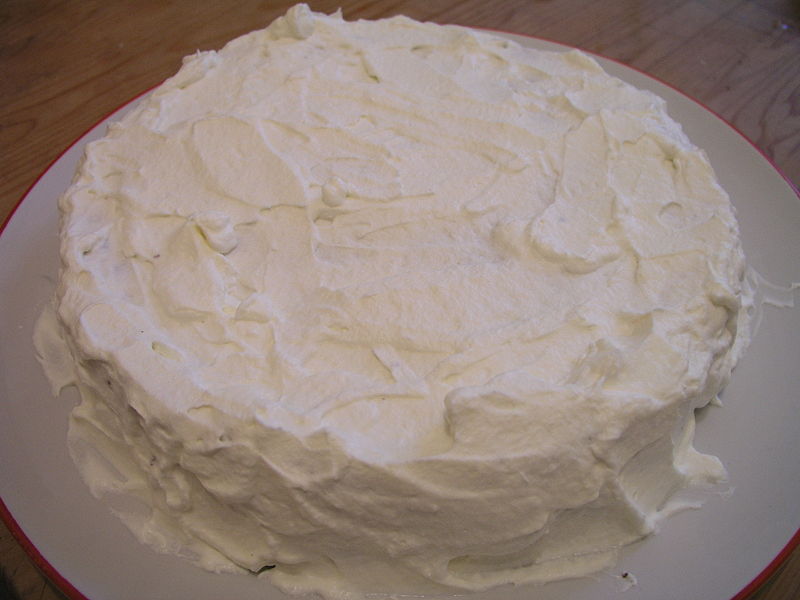 800px-Layered_cake_with_cream.JPG