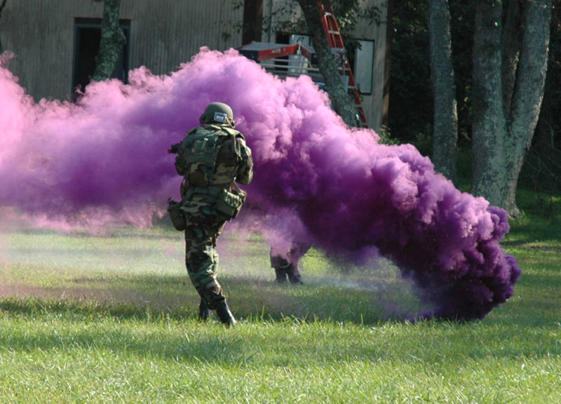 800px-Purple_smoke_grenade.jpg