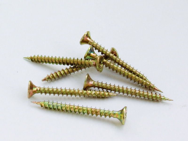 800px-Screws_screws.jpg