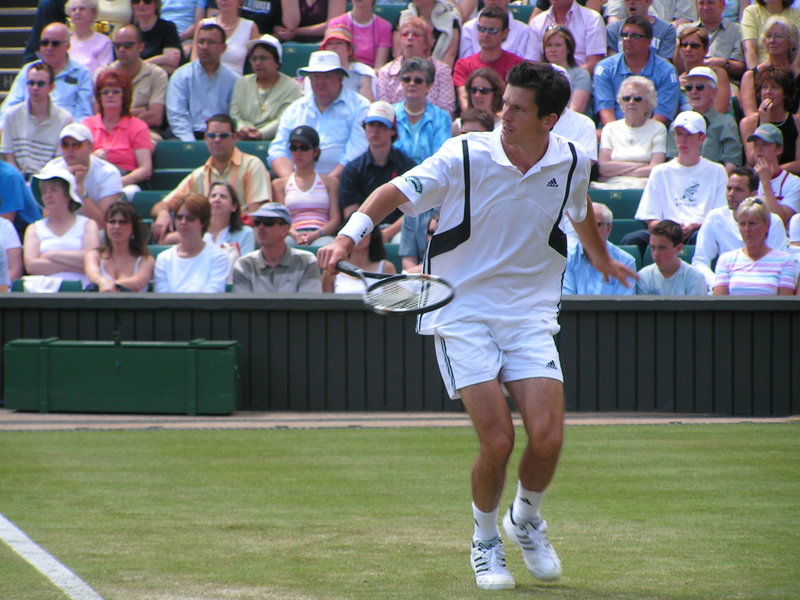 800px-Tim_Henman_backhand_volley_Wimbledon_2004.jpg